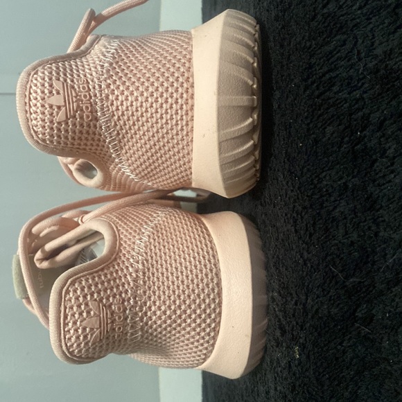 EUC like new super trendy sneakers. - Picture 4 of 5